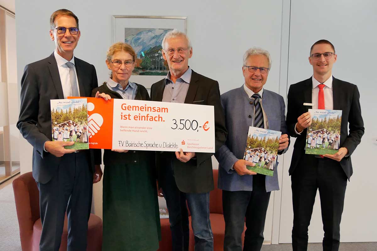 Scheckübergabe der Sparkassenstiftung Berchtesgadener Land